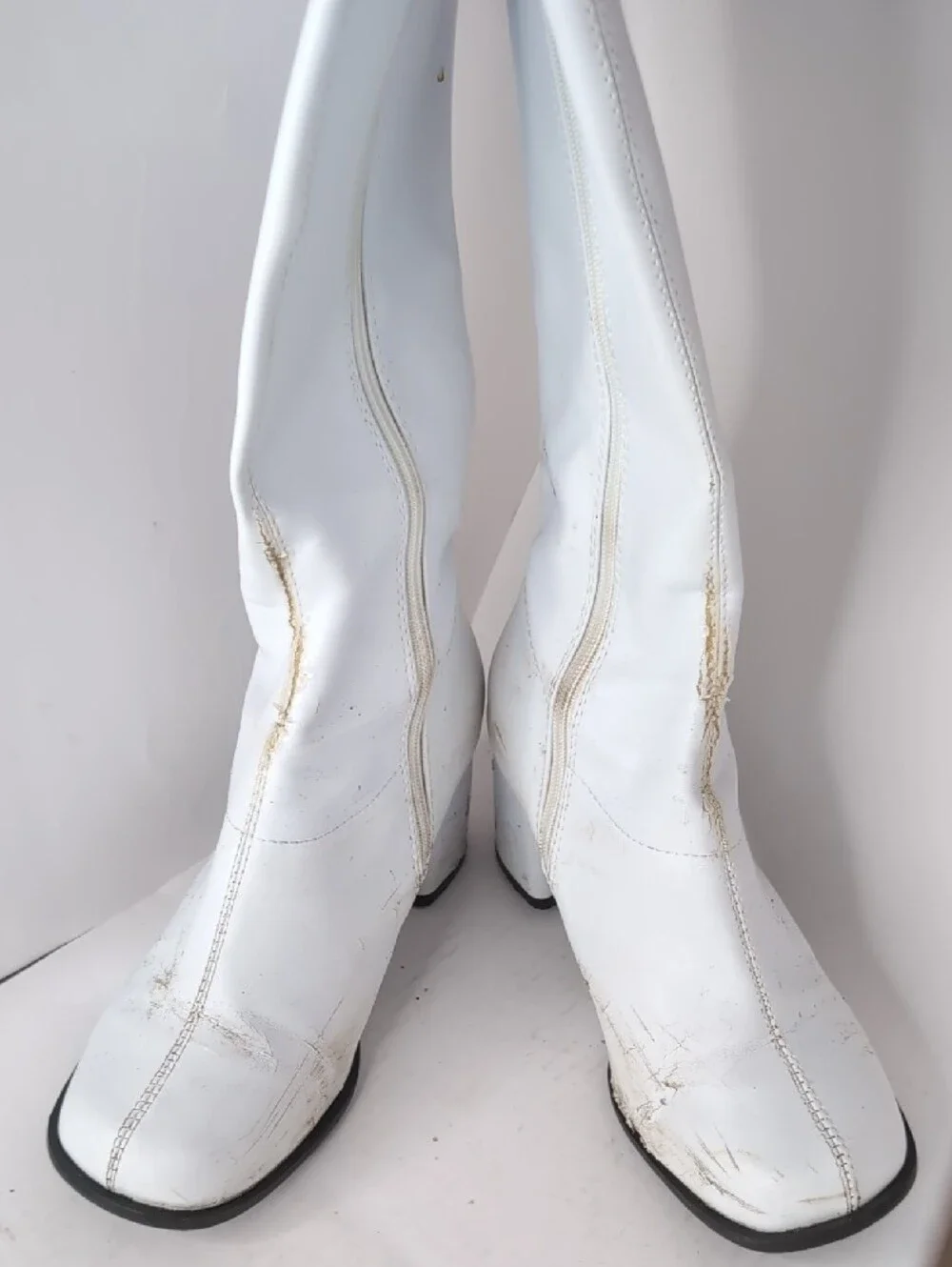 Pre-Loved White Go Go Boots